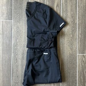 Cherokee Workwear Revolution scrubs in black. XL.